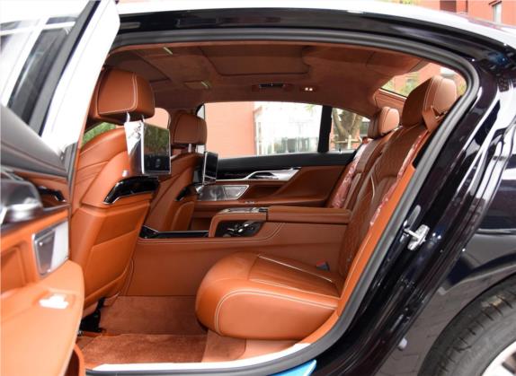 宝马7系 2018款 M760Li xDrive 卓越奢华版 车厢座椅   后排空间