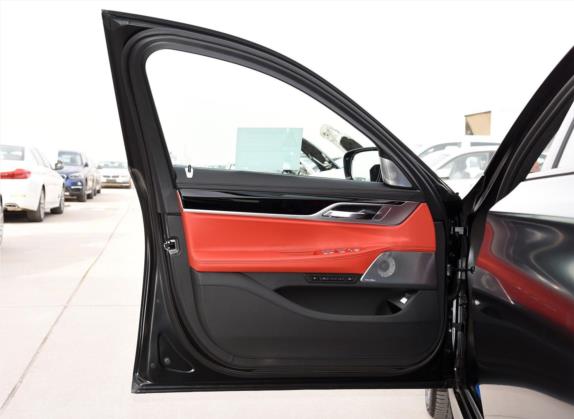 宝马7系 2018款 740Li xDrive 尊享型 M运动套装 黑焰版 车厢座椅   前门板