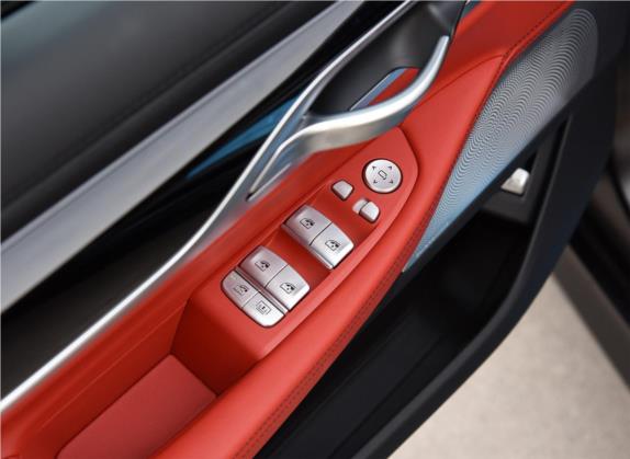 宝马7系 2018款 740Li xDrive 尊享型 M运动套装 黑焰版 车厢座椅   门窗控制