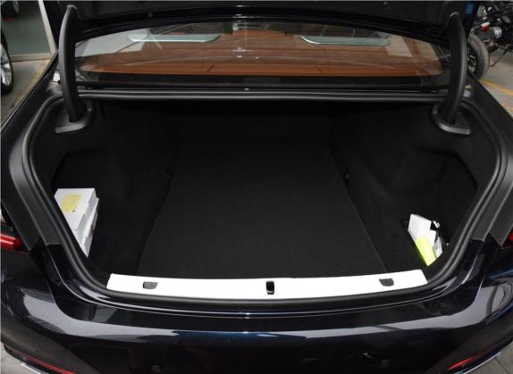 宝马7系 2019款 740Li xDrive 行政型 豪华套装 车厢座椅   后备厢
