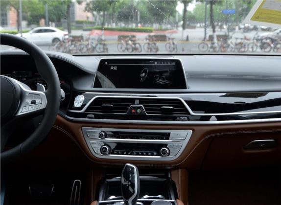 宝马7系 2019款 740Li xDrive 行政型 M运动套装 中控类   中控台