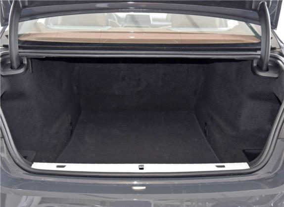 宝马7系 2019款 M760Li xDrive V12 运动套装 车厢座椅   后备厢