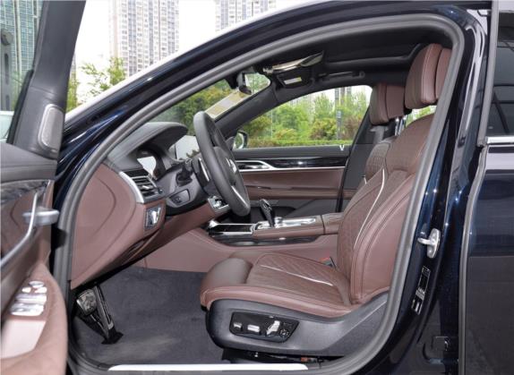 宝马7系 2019款 改款 740Li 领先型 M运动套装 车厢座椅   前排空间