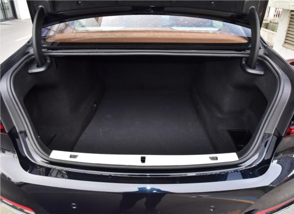 宝马7系 2019款 改款 740Li xDrive 行政型 豪华套装 车厢座椅   后备厢