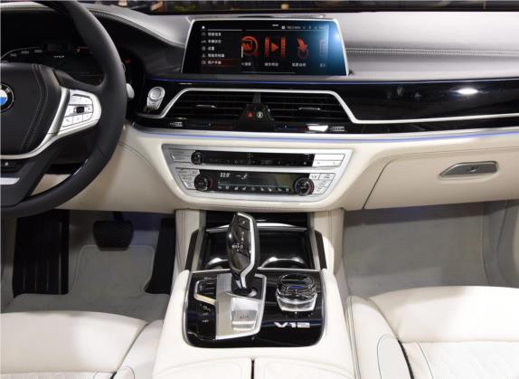 宝马7系 2021款 M760Li xDrive V12 耀影特别版 中控类   中控台