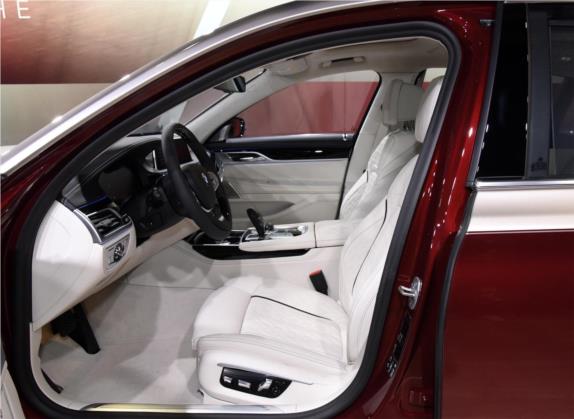 宝马7系 2021款 M760Li xDrive V12 耀影特别版 车厢座椅   前排空间