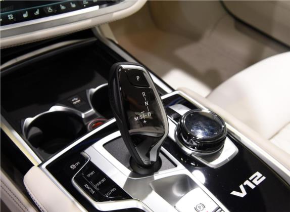 宝马7系 2021款 M760Li xDrive V12 耀影特别版 中控类   挡把