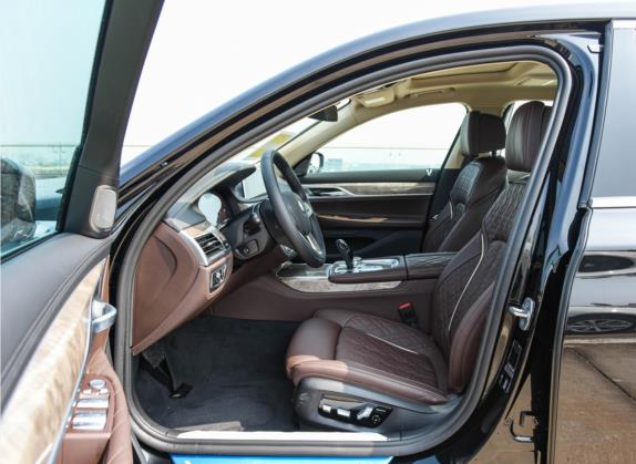 宝马7系 2021款 740Li 领先型 豪华套装 车厢座椅   前排空间