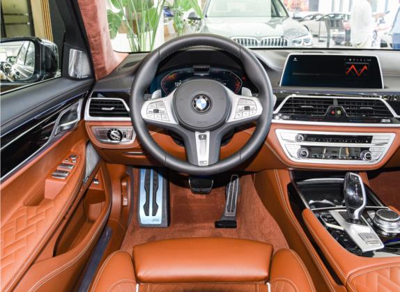 宝马7系 2022款 740Li xDrive 行政型 M运动套装 中控类   驾驶位