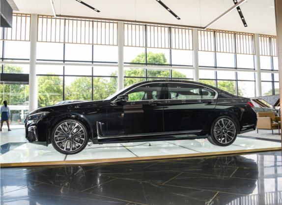 宝马7系 2022款 740Li xDrive 行政型 M运动套装 外观   正侧