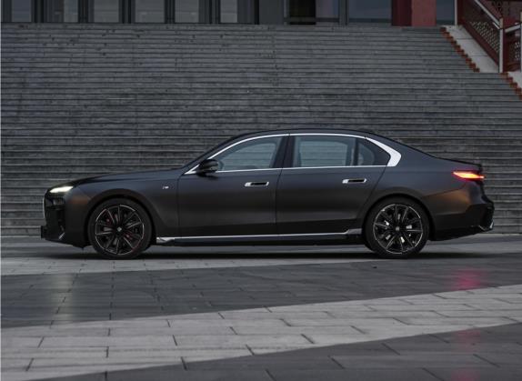 宝马7系 2023款 740Li 尊享型 M运动套装 外观   正侧