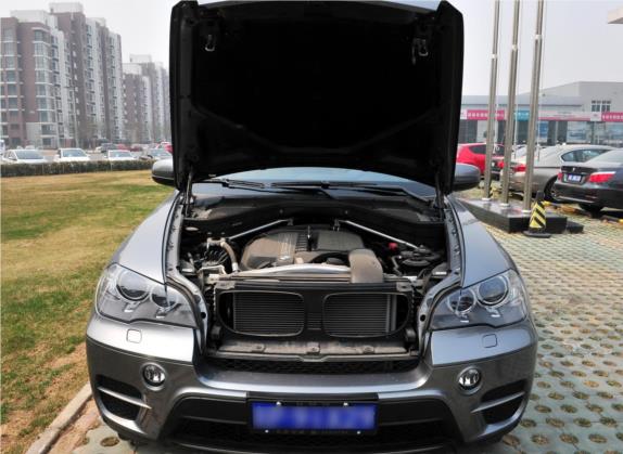 宝马X5(进口) 2011款 xDrive35i 领先型 其他细节类   发动机舱