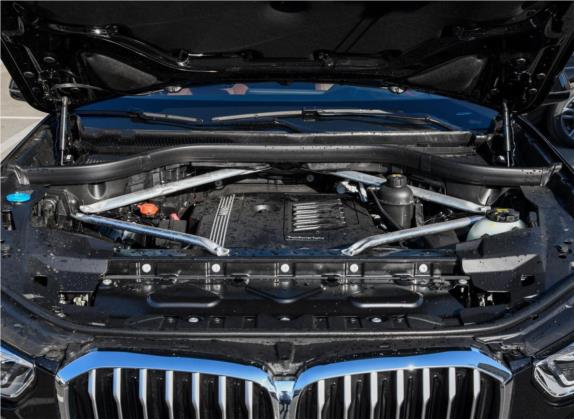 宝马X5(进口) 2019款 xDrive40i M运动套装 其他细节类   发动机舱