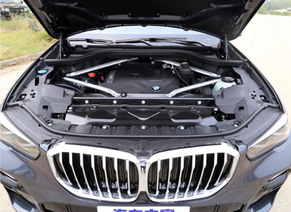宝马X5(进口) 2021款 xDrive30i M运动套装 其他细节类   发动机舱