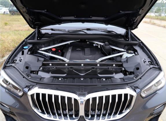 宝马X5(进口) 2021款 xDrive40i M运动套装 其他细节类   发动机舱