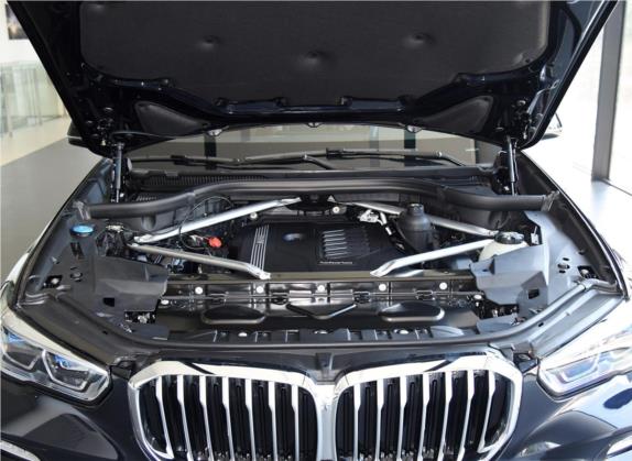 宝马X5(进口) 2021款 改款 xDrive40i M运动套装 其他细节类   发动机舱