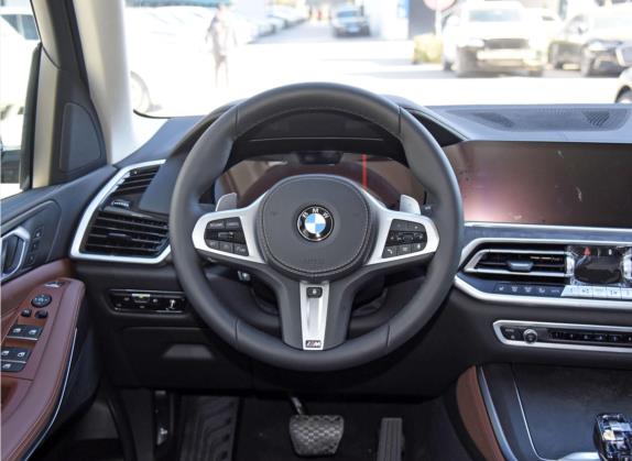 宝马X5(进口) 2022款 xDrive30i M运动套装 中控类   驾驶位