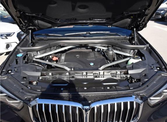 宝马X5(进口) 2022款 xDrive30i M运动套装 其他细节类   发动机舱