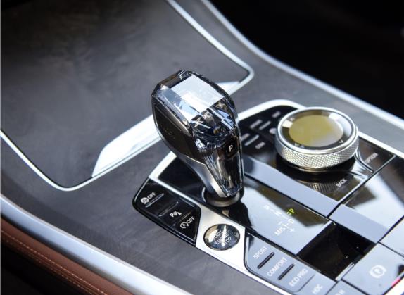 宝马X5(进口) 2022款 xDrive30i M运动套装 中控类   挡把
