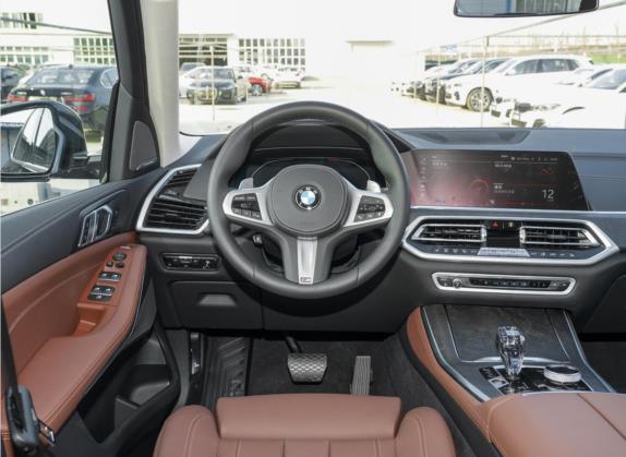 宝马X5(进口) 2022款 xDrive40i M运动套装 中控类   驾驶位