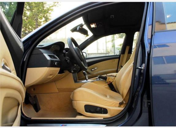 宝马5系(进口) 2006款 550i 车厢座椅   前排空间