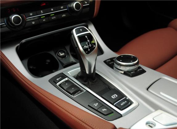 宝马5系(进口) 2014款 528i xDrive M运动型 旅行版 中控类   挡把