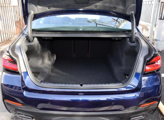 宝马5系(进口) 2022款 改款 540i 风尚版 M运动套装 车厢座椅   后备厢