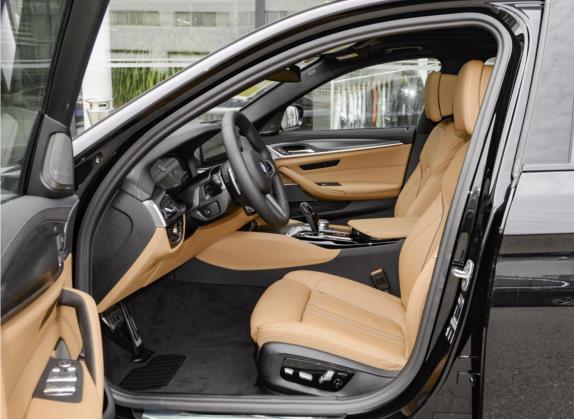 宝马5系(进口) 2022款 改款二 530i 风尚版 M运动套装 车厢座椅   前排空间