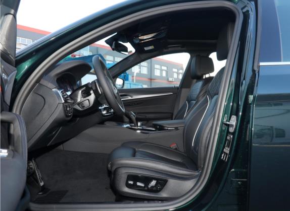 宝马5系(进口) 2022款 改款二 540i 风尚版 M运动套装 车厢座椅   前排空间