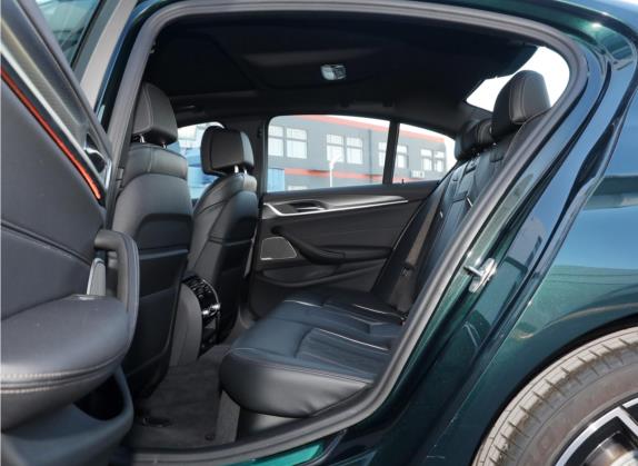 宝马5系(进口) 2022款 改款二 540i 风尚版 M运动套装 车厢座椅   后排空间