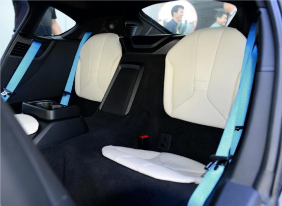 宝马i8 2014款 标准型 车厢座椅   后排空间
