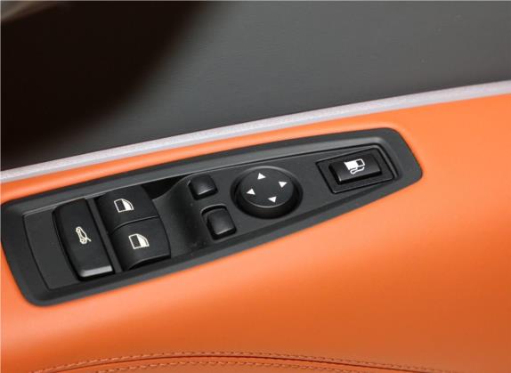 宝马i8 2020款 极夜流星限量版 车厢座椅   门窗控制