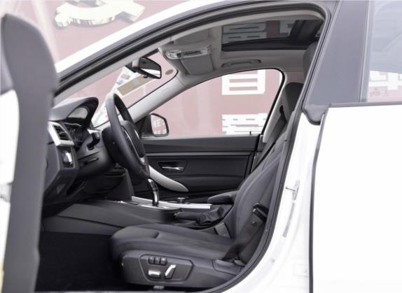宝马3系GT 2016款 320i 时尚型 车厢座椅   前排空间
