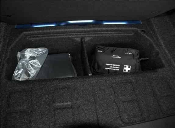 宝马4系 2014款 428i xDrive运动设计套装 其他细节类   备胎