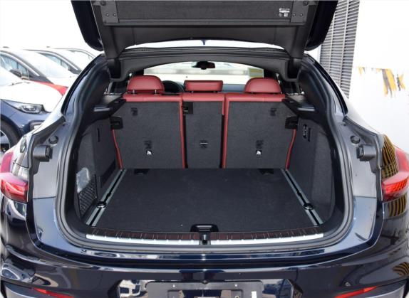 宝马X4 2020款 xDrive25i M越野套装 车厢座椅   后备厢