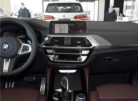 宝马X4 2021款 xDrive 25i M运动套装 中控类   中控台