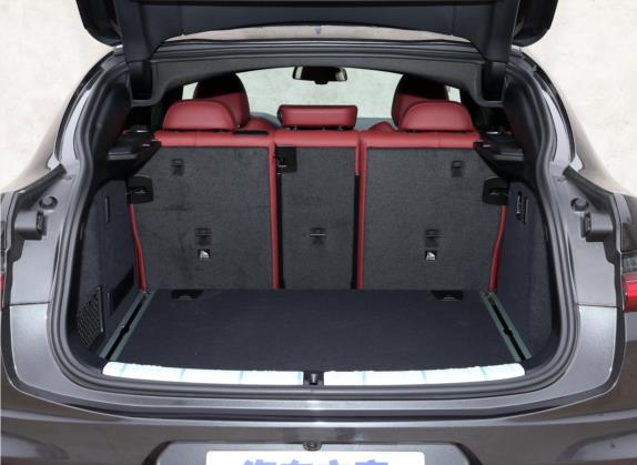 宝马X4 2021款 xDrive 25i M运动曜夜套装 车厢座椅   后备厢