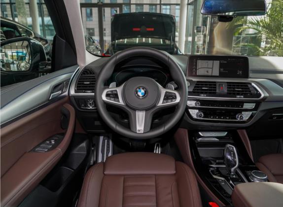 宝马X4 2021款 改款 xDrive 25i M运动套装 中控类   驾驶位