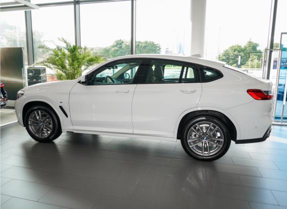 宝马X4 2021款 改款 xDrive 25i M运动套装 外观   正侧
