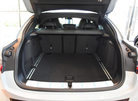 宝马X4 2022款  M40i 车厢座椅   后备厢