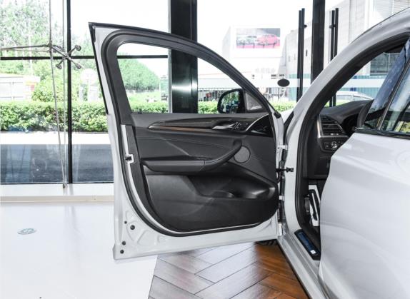 宝马X4 2022款  M40i 车厢座椅   前门板