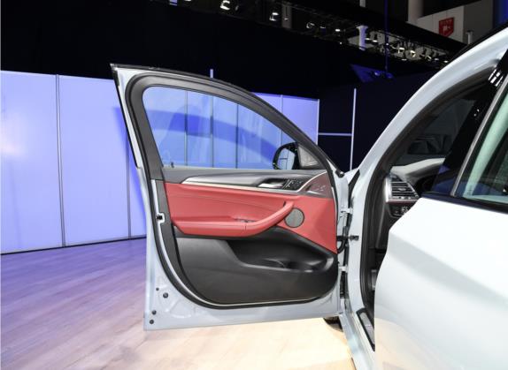 宝马X4 2022款 xDrive 30i M运动曜夜套装 车厢座椅   前门板