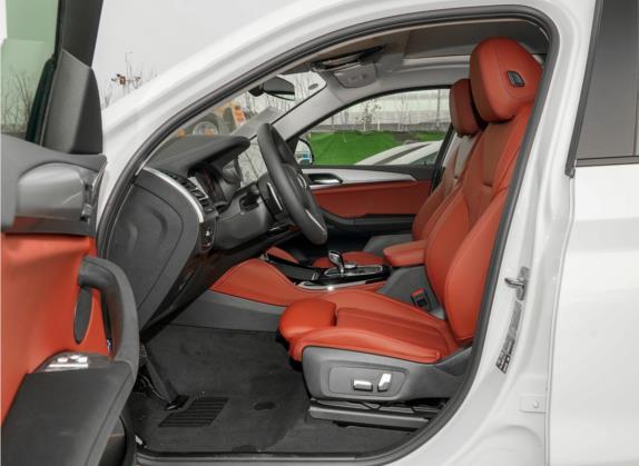 宝马X4 2022款 xDrive 25i M运动套装 车厢座椅   前排空间