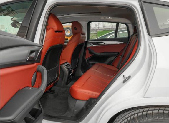 宝马X4 2022款 xDrive 25i M运动套装 车厢座椅   后排空间