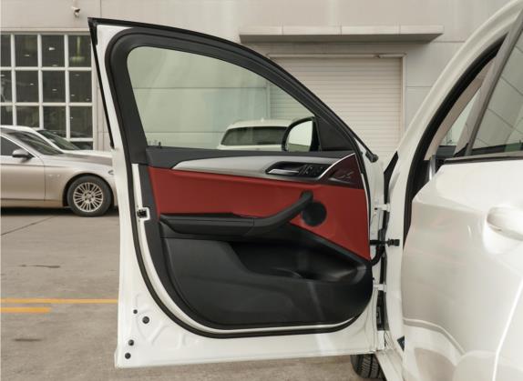 宝马X4 2022款 xDrive 25i M运动套装 车厢座椅   前门板