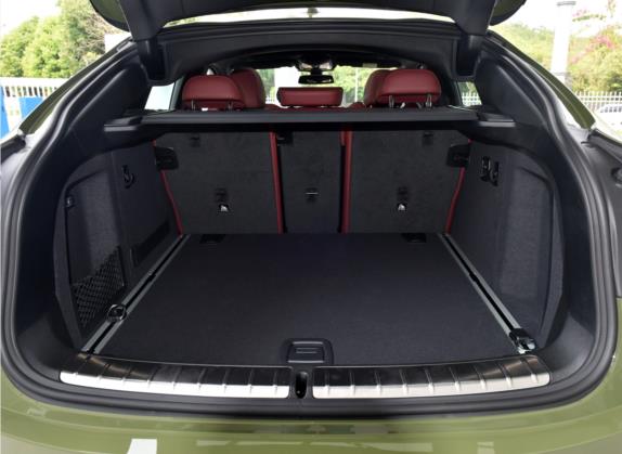 宝马X4 2022款 改款 xDrive 30i M运动曜夜套装 车厢座椅   后备厢