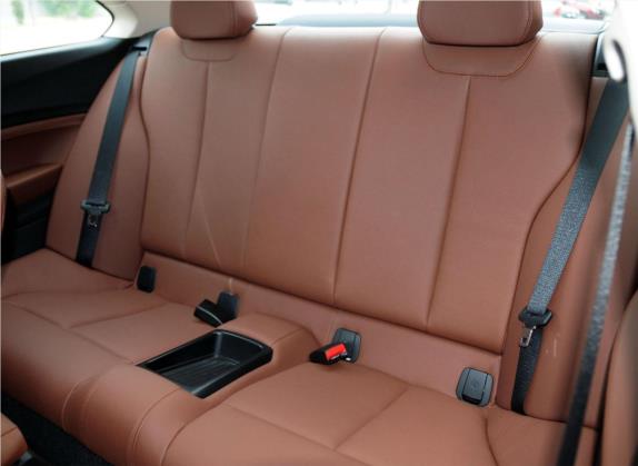 宝马2系 2014款 220i 领先型 车厢座椅   后排空间
