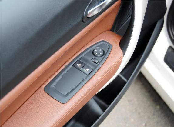 宝马2系 2014款 220i 领先型 车厢座椅   门窗控制