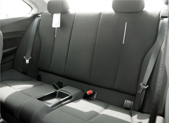 宝马2系 2014款 220i 运动设计套装 车厢座椅   后排空间