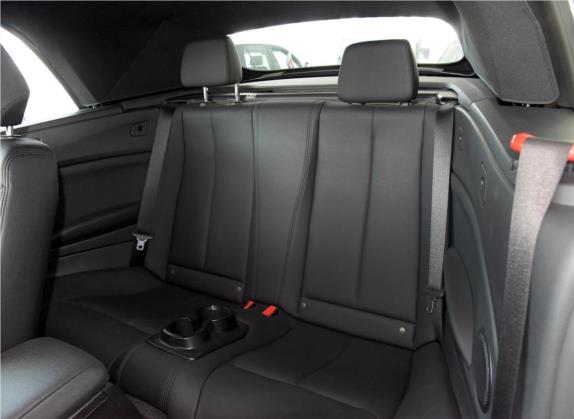 宝马2系 2015款 218i 敞篷轿跑车 车厢座椅   后排空间
